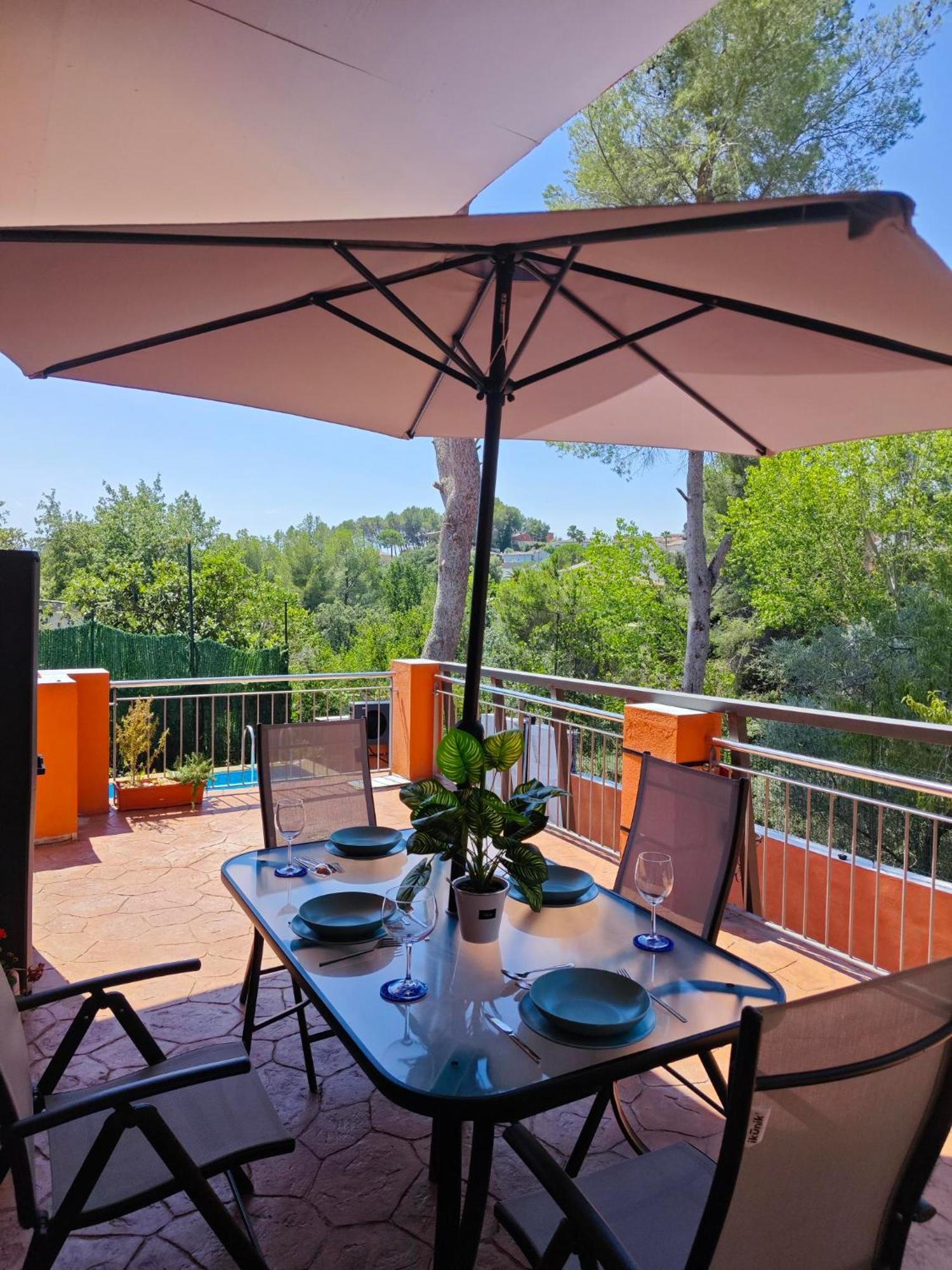 Relax House Barcelone Villa Sant Esteve Sesrovires Exterior photo